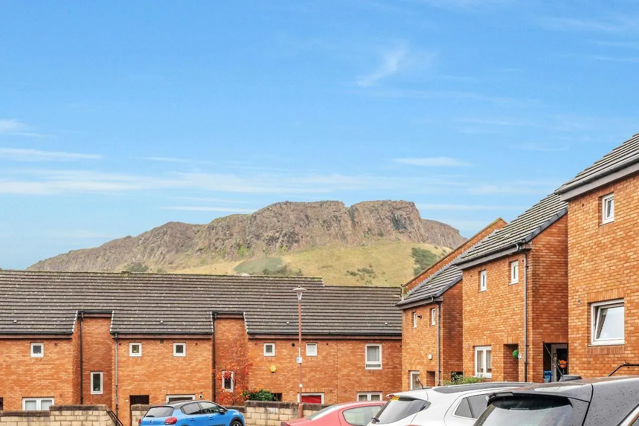 Apartment Spacious 3 Bedroom Modern House - Heart Of Edinburgh - Private Main Door Entrance & Private Garden With Stunning Views Of Arthur Seat United Kingdom