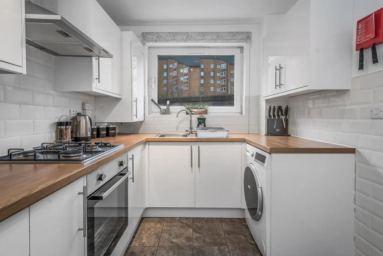 Spacious 3 Bedroom Modern House - Heart Of Edinburgh - Private Main Door Entrance & Private Garden With Stunning Views Of Arthur Seat Apartment