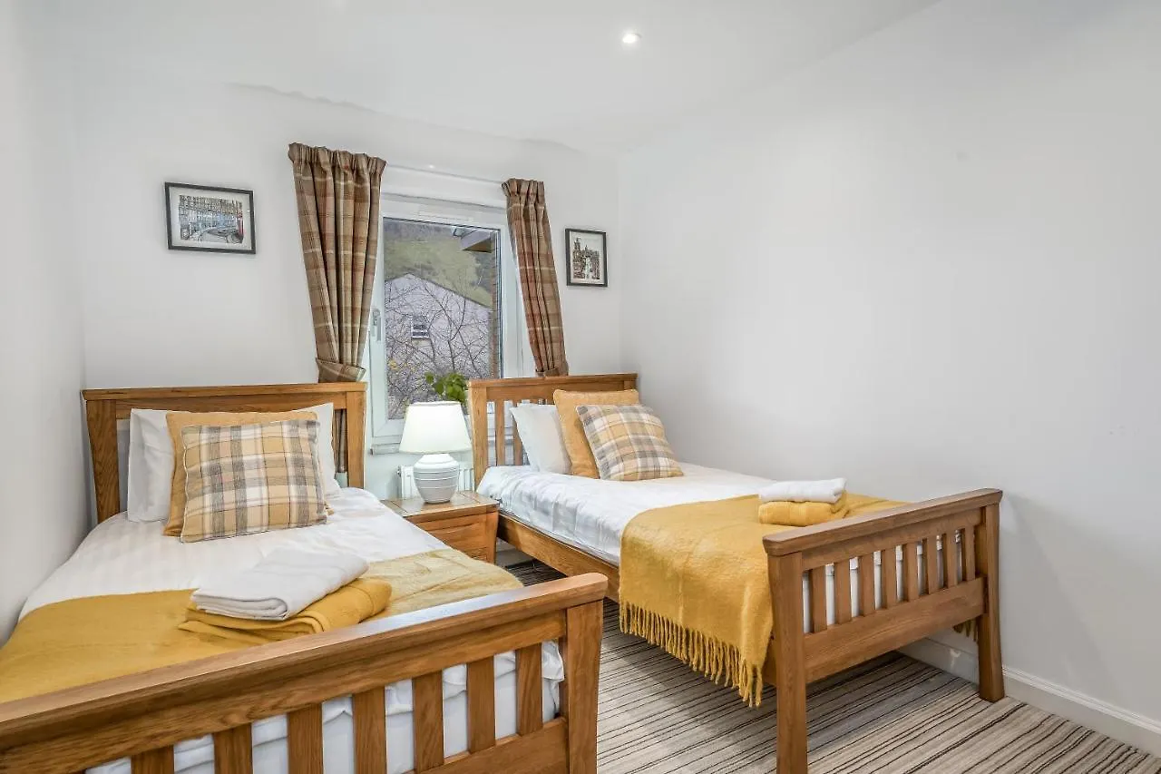 Apartment Spacious 3 Bedroom Modern House - Heart Of Edinburgh - Private Main Door Entrance & Private Garden With Stunning Views Of Arthur Seat