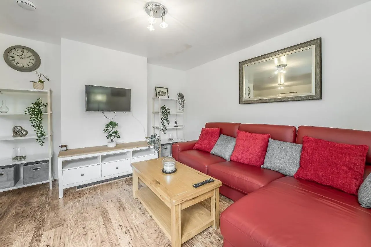 Spacious 3 Bedroom Modern House - Heart Of Edinburgh - Private Main Door Entrance & Private Garden With Stunning Views Of Arthur Seat 0*,  United Kingdom