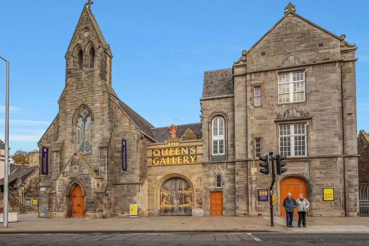 Apartment Spacious 3 Bedroom Modern House - Heart Of Edinburgh - Private Main Door Entrance & Private Garden With Stunning Views Of Arthur Seat