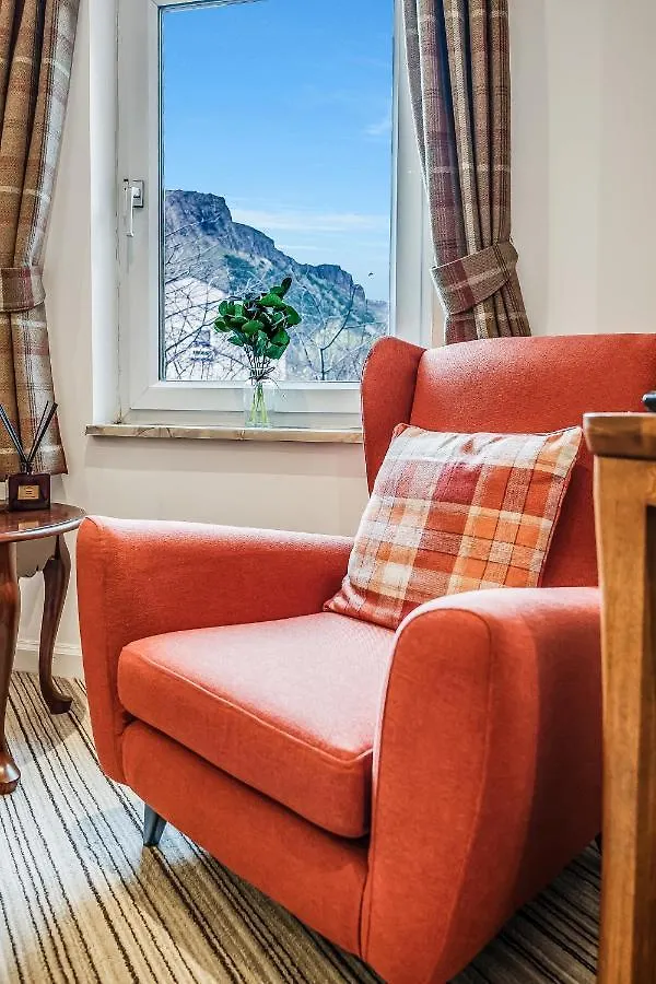 Spacious 3 Bedroom Modern House - Heart Of Edinburgh - Private Main Door Entrance & Private Garden With Stunning Views Of Arthur Seat Apartment