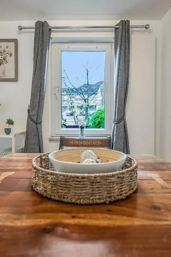 Apartment Spacious 3 Bedroom Modern House - Heart Of Edinburgh - Private Main Door Entrance & Private Garden With Stunning Views Of Arthur Seat