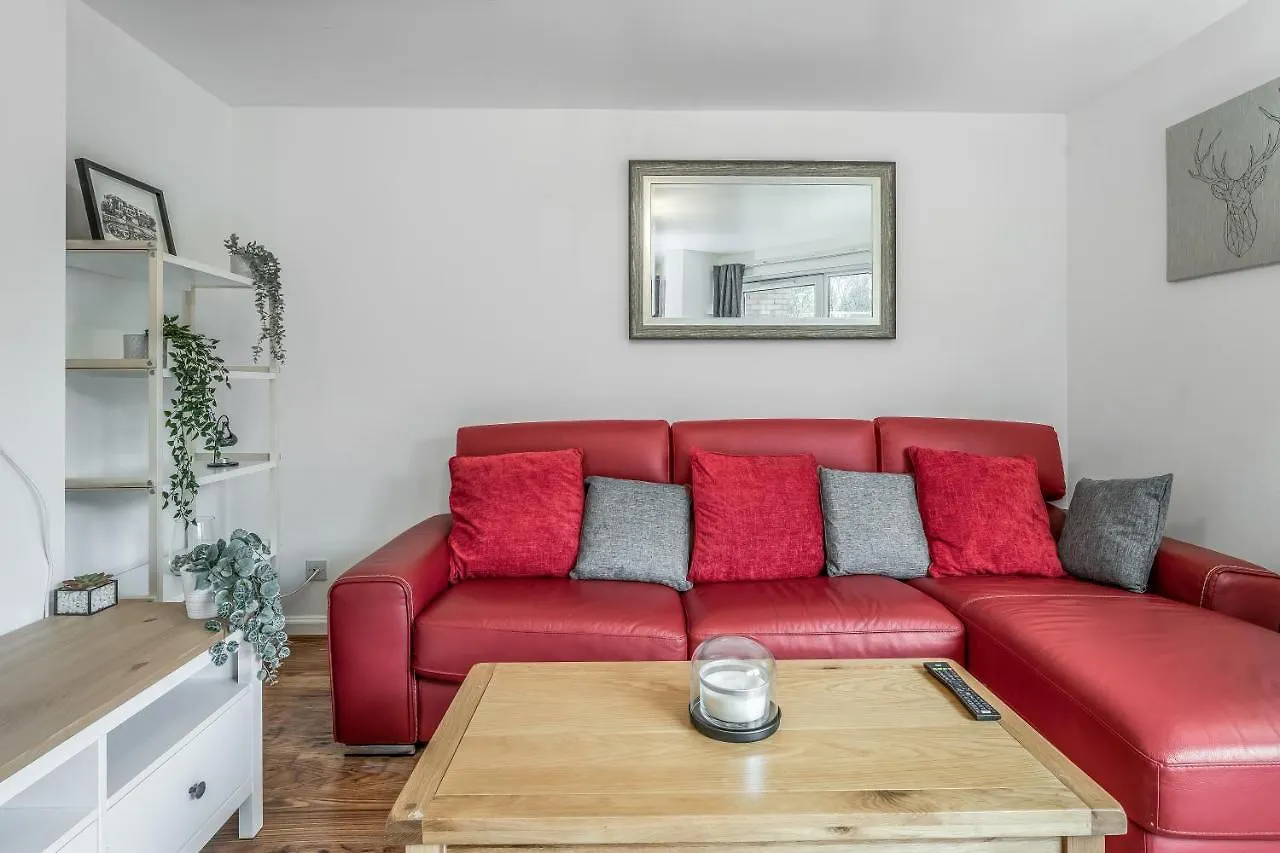 Spacious 3 Bedroom Modern House - Heart Of Edinburgh - Private Main Door Entrance & Private Garden With Stunning Views Of Arthur Seat