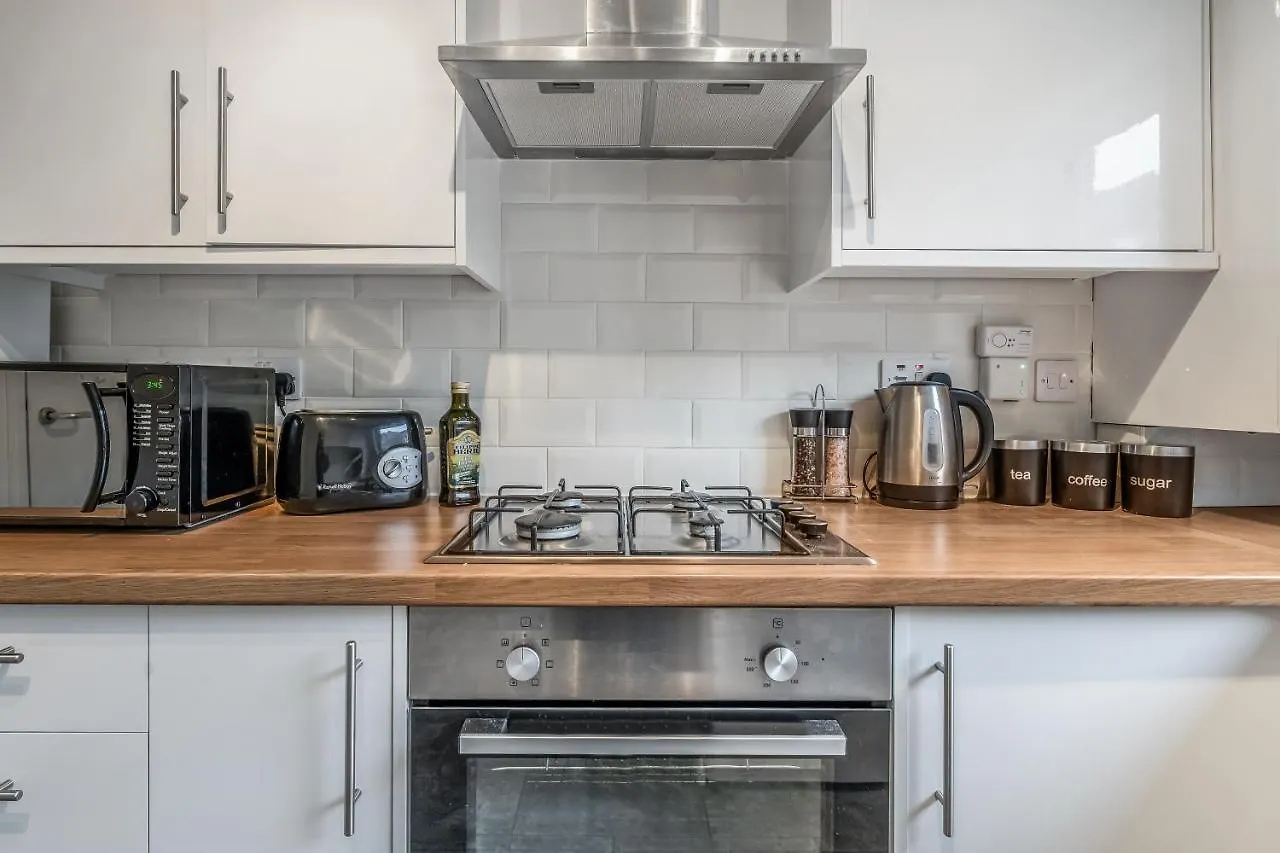 Apartment Spacious 3 Bedroom Modern House - Heart Of Edinburgh - Private Main Door Entrance & Private Garden With Stunning Views Of Arthur Seat