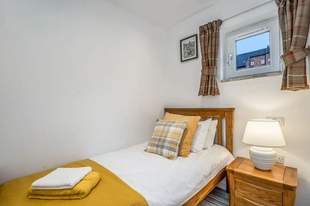 Spacious 3 Bedroom Modern House - Heart Of Edinburgh - Private Main Door Entrance & Private Garden With Stunning Views Of Arthur Seat United Kingdom